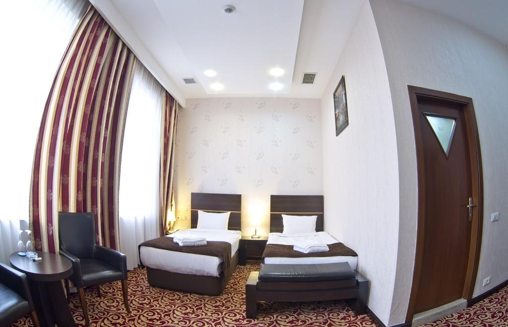 Ambassador Hotel Baku Pokoj fotografie